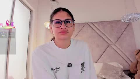 Cleopatra online show from November 2025 05:50:02 PM