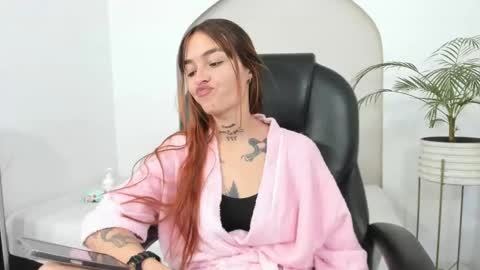 Cloe  online show from January 2026 05:27:02 PM