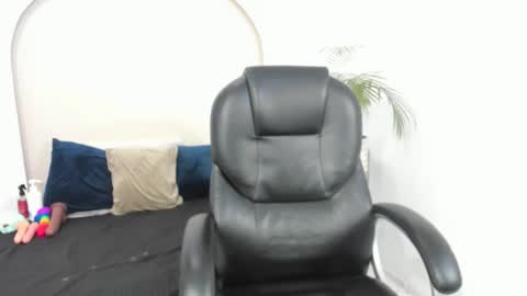 Cloe  online show from January 2026 01:47:02 PM