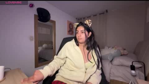 cloe small online show from October 2025 12:10:02 AM