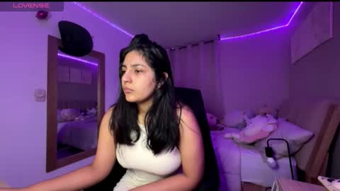 cloe small online show from November 2025 08:02:02 AM