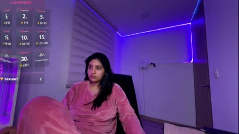 cloe small online show from March 2026 06:52:01 AM