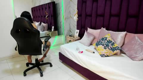 Cloe online show from October 2025 05:24:02 PM