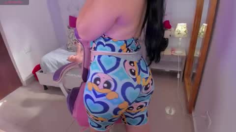 Cloe Weiss online show from November 2025 01:49:02 PM