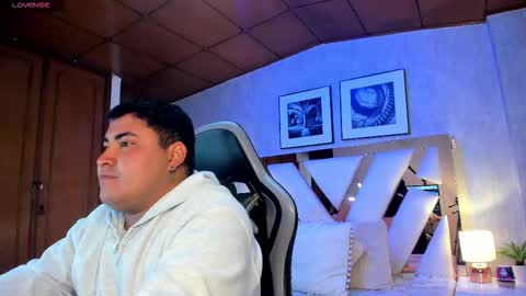 Snapshot of cloe_x_billy chatting on November 2025 12:19:02 PM Cloe x Billy online show from November 2025 12:19:02 PM