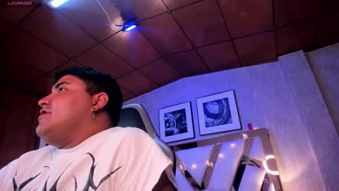 Snapshot of cloe_x_billy chatting on December 2025 01:49:01 PM Cloe x Billy online show from December 2025 01:49:01 PM