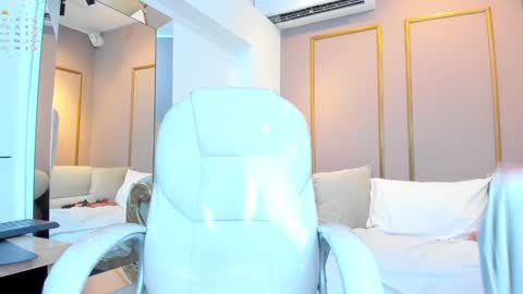 Cloe online show from February 2025 03:21:01 PM