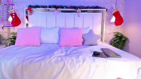 Cloe Harp  online show from December 2024 02:37:02 PM