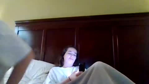 Snapshot of cloudyydayzz chatting on April 2026 04:01:01 AM tallhungandcloudy online show from April 2026 04:01:01 AM