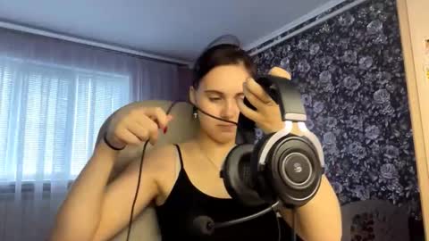 Nikki online show from October 2025 10:00:02 AM