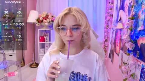 Snapshot of coconut_mia chatting on September 2025 11:43:02 AM Mia online show from September 2025 11:43:02 AM