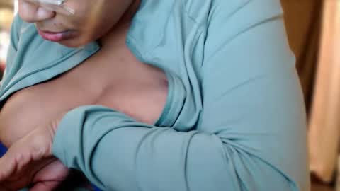 Big Titty Leara online show from November 2025 01:27:01 AM