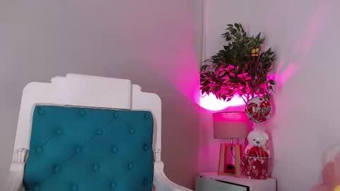 Snapshot of cofee_dreams chatting on February 2025 05:42:01 PM Coffee Dreams online show from February 2025 05:42:01 PM