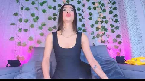 Snapshot of colett_hall chatting on October 2025 12:02:02 PM colett online show from October 2025 12:02:02 PM