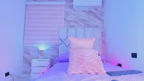 Snapshot of colett_hall chatting on November 2025 12:05:02 PM colett online show from November 2025 12:05:02 PM