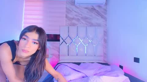 Snapshot of colett_hall chatting on November 2025 12:05:02 PM colett online show from November 2025 12:05:02 PM