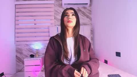 Snapshot of colett_hall chatting on November 2025 11:54:01 AM colett online show from November 2025 11:54:01 AM