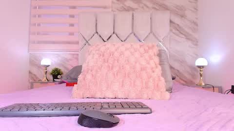 Snapshot of colett_hall chatting on November 2025 11:54:02 AM colett online show from November 2025 11:54:02 AM