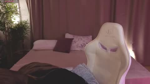 Collen Mon Tue Wed Thu Fri GMT 3 0300am - 0900am  online show from March 2026 04:51:02 PM