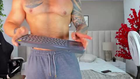 Snapshot of college_muscle_ass chatting on September 2025 12:51:02 PM college_muscle_ass online show from September 2025 12:51:02 PM