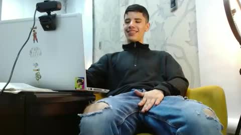 Snapshot of colombianproduction chatting on October 2025 02:17:02 AM Jhon online show from October 2025 02:17:02 AM