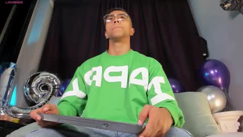 colstorw_ online show from November 2025 10:23:01 AM