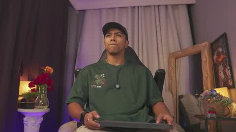 colstorw_ online show from April 2026 09:40:02 AM