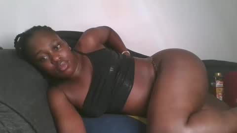 Snapshot of comicalcara chatting on February 2025 03:39:02 AM Cara online show from February 2025 03:39:02 AM