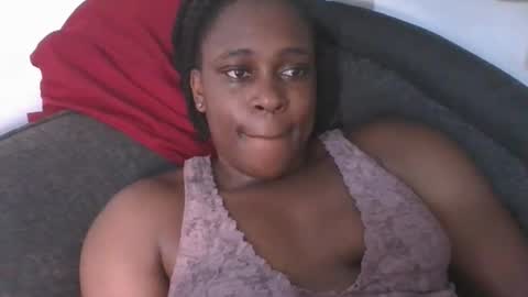 Snapshot of comicalcara chatting on February 2025 02:13:02 PM Cara online show from February 2025 02:13:02 PM