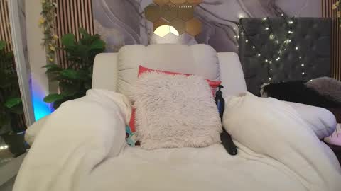 Snapshot of concubine_princess chatting on May 2026 01:38:02 PM Ariane... online show from May 2026 01:38:02 PM