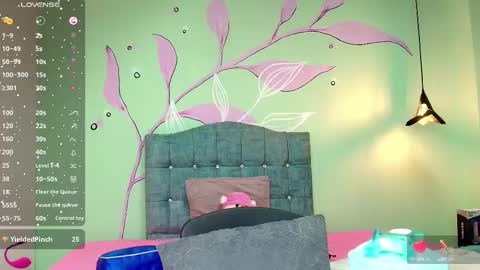 C O N N I E online show from March 2025 06:52:01 PM