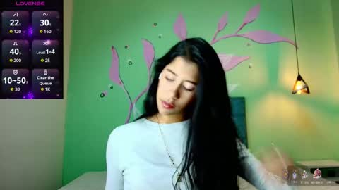 C O N N I E online show from November 2025 08:42:01 PM