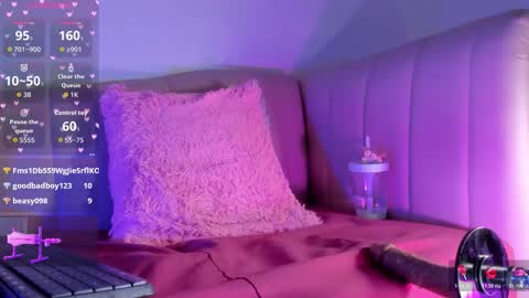 Snapshot of connie_cherxx chatting on December 2025 06:57:02 PM Connie online show from December 2025 06:57:02 PM