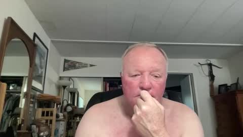 Snapshot of cookoosnest chatting on February 2026 12:58:01 AM cookoosnest online show from February 2026 12:58:01 AM