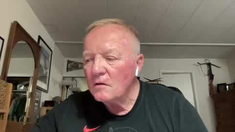 Snapshot of cookoosnest chatting on March 2026 03:12:01 AM cookoosnest online show from March 2026 03:12:01 AM