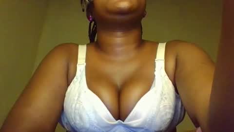 Snapshot of coolgirl001 chatting on February 2026 02:07:02 AM coolgirl001 online show from February 2026 02:07:02 AM