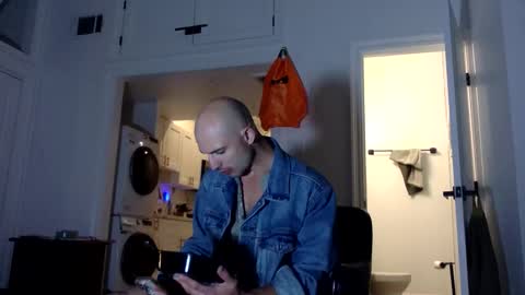 Snapshot of coopersmiths chatting on January 2026 06:40:02 AM VADONIS online show from January 2026 06:40:02 AM