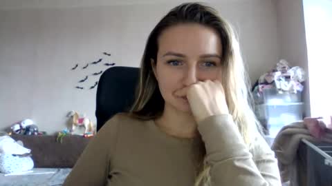 cora_fora online show from November 2025 11:10:02 AM