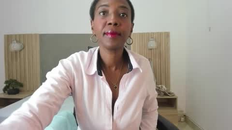 C O R A  L online show from November 2025 01:59:02 AM