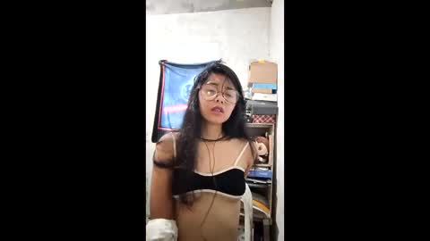 Snapshot of coralinebane chatting on March 2026 12:40:01 AM coralinebane online show from March 2026 12:40:01 AM