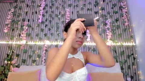 coralineross_ online show from October 2025 10:50:01 AM