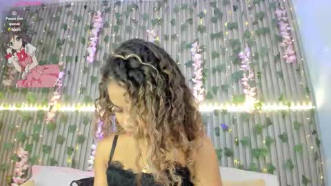 coralineross_ online show from November 2025 10:59:01 AM