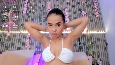coralineross_ online show from November 2025 10:47:02 AM