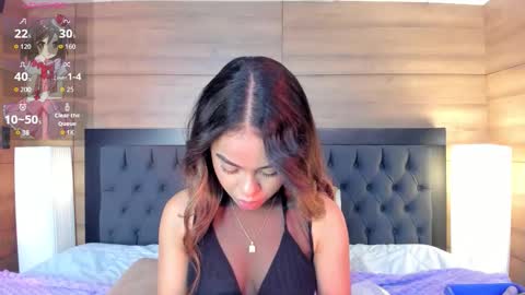 coralineross_ online show from February 2026 07:48:01 PM