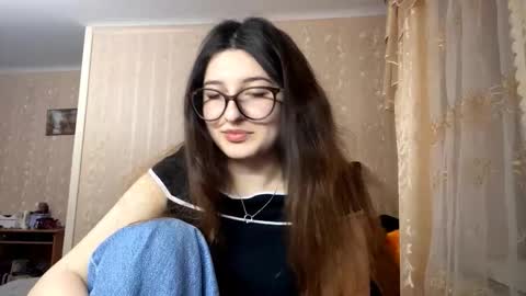 Elisheva online show from November 2025 01:10:02 PM