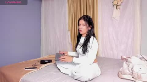 Snapshot of cositarika__ chatting on June 2026 02:35:01 AM Lunita online show from June 2026 02:35:01 AM