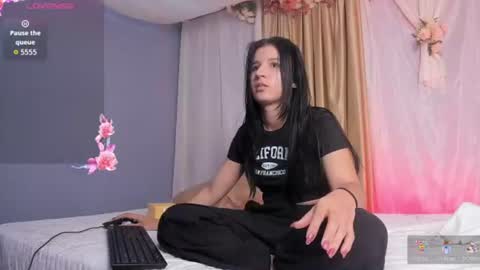 Snapshot of cositarika__ chatting on June 2026 12:08:01 PM Lunita online show from June 2026 12:08:01 PM