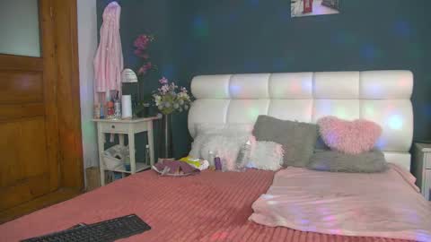 Snapshot of cougarmilf_ chatting on May 2026 02:14:01 PM cougarmilf_ online show from May 2026 02:14:01 PM