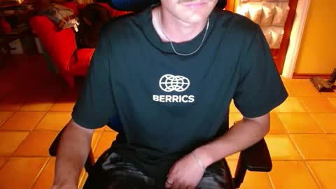 Snapshot of couldbesleeping chatting on November 2025 06:05:01 AM couldbe online show from November 2025 06:05:01 AM