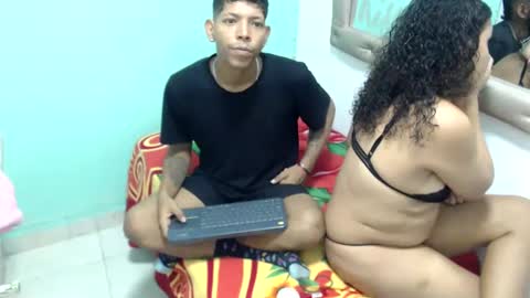 Snapshot of couple_sex22 chatting on September 2025 02:33:02 AM kloe matias online show from September 2025 02:33:02 AM